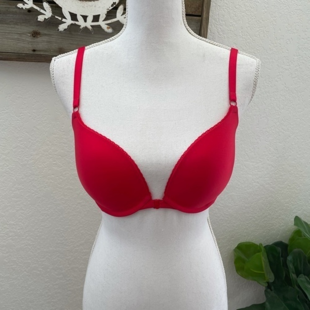 Victoria’s Secret red front close push up bra 34D